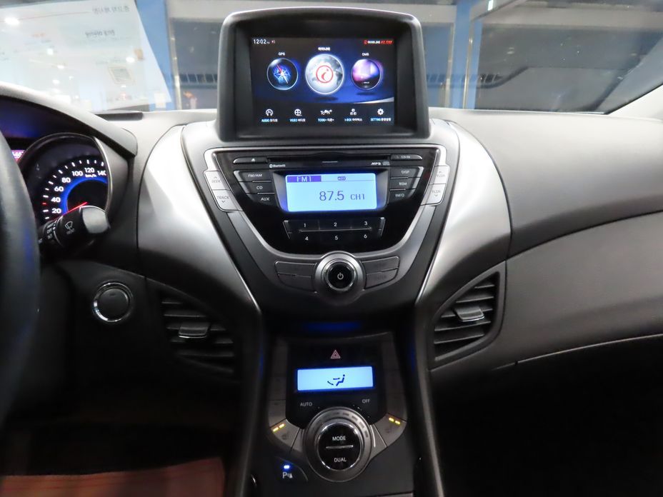 Hyundai AVANTE 2013