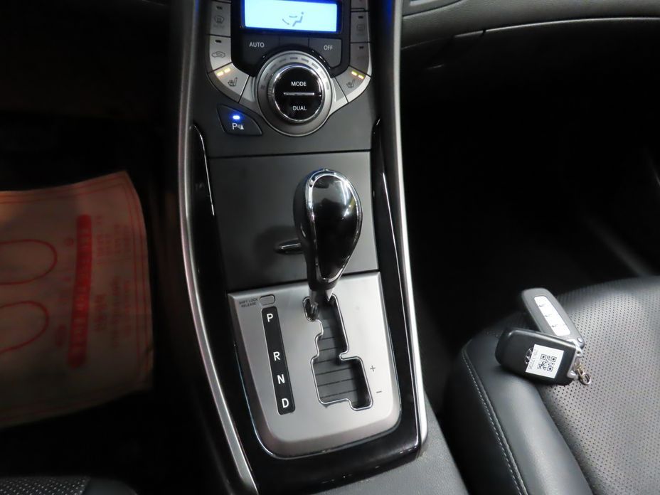 Hyundai AVANTE 2013