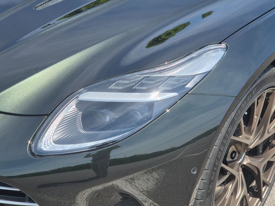 Astonmartin DB12 2025