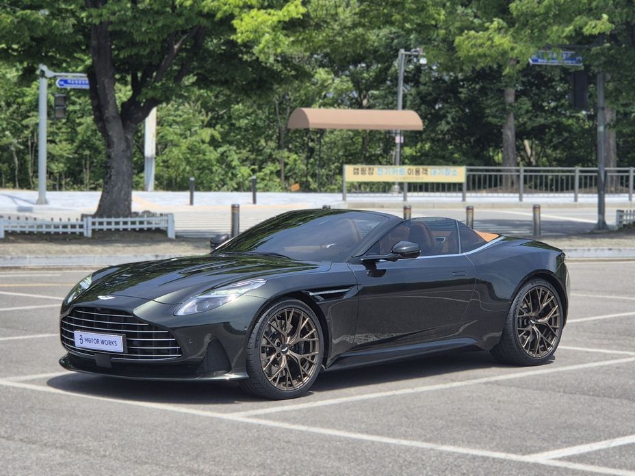 Astonmartin DB12 2025