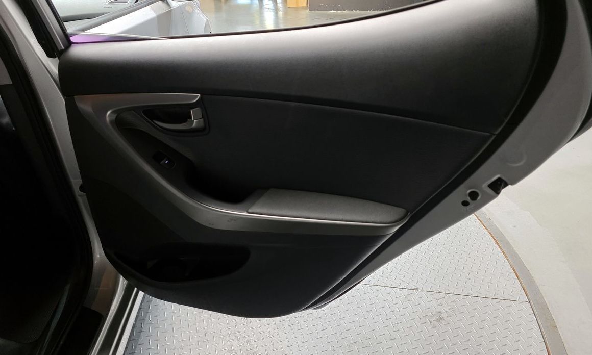 Hyundai AVANTE 2012