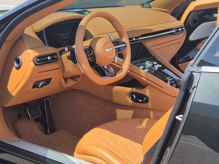 Astonmartin DB12 2025
