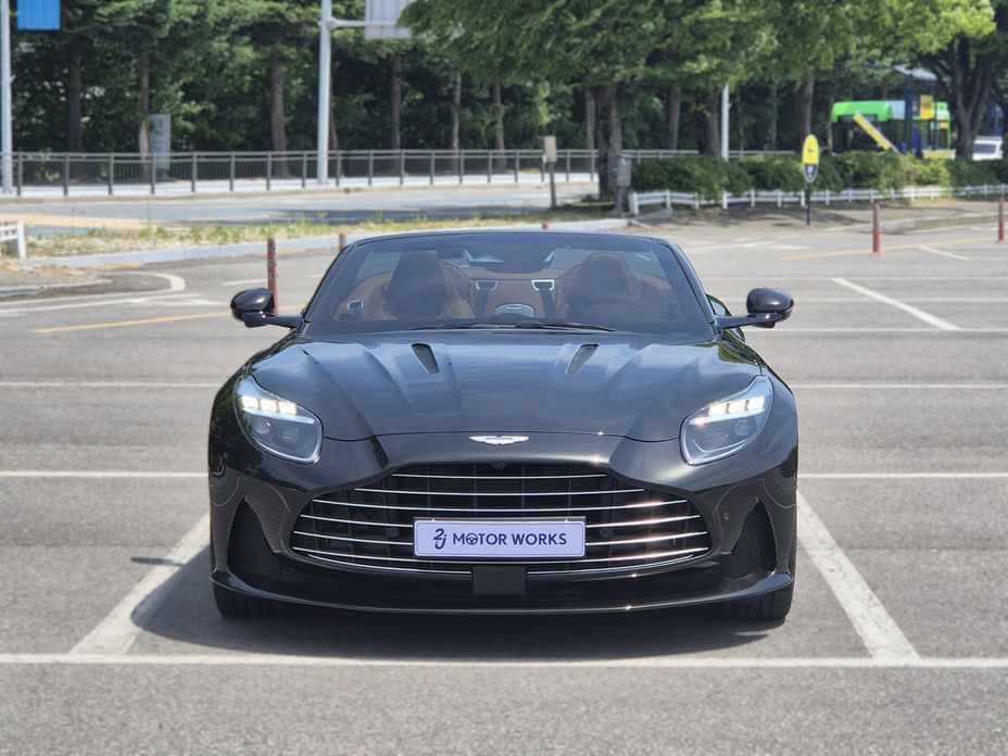Astonmartin DB12 2025