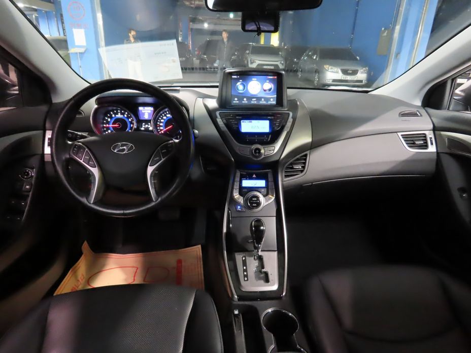 Hyundai AVANTE 2013