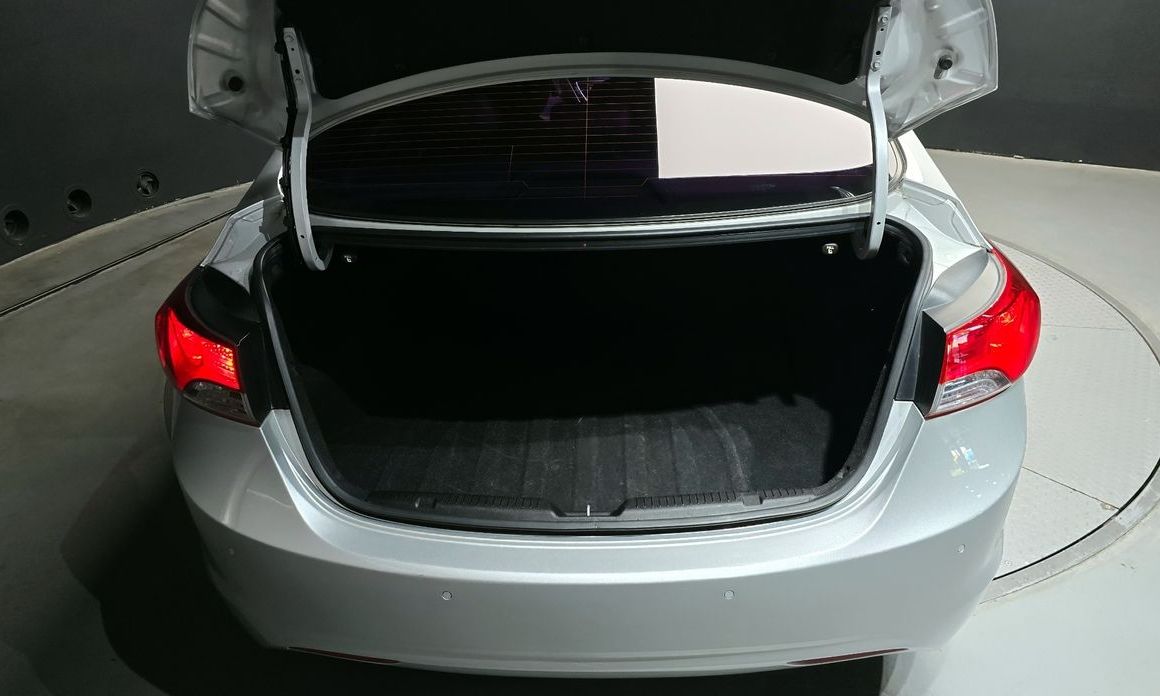 Hyundai AVANTE 2012
