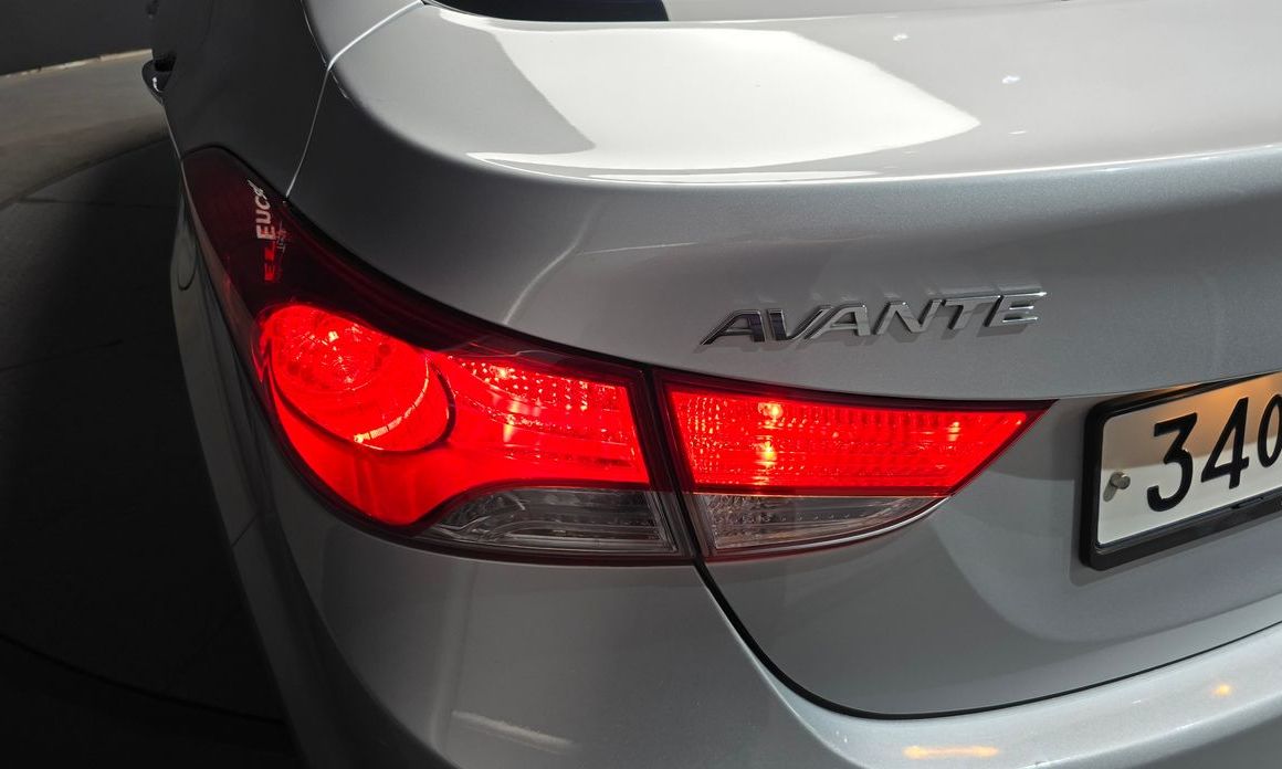 Hyundai AVANTE 2012