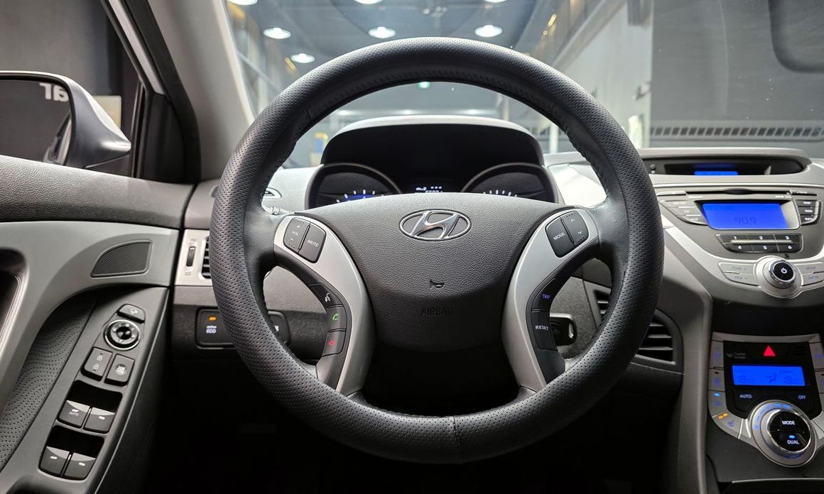 Hyundai AVANTE 2012