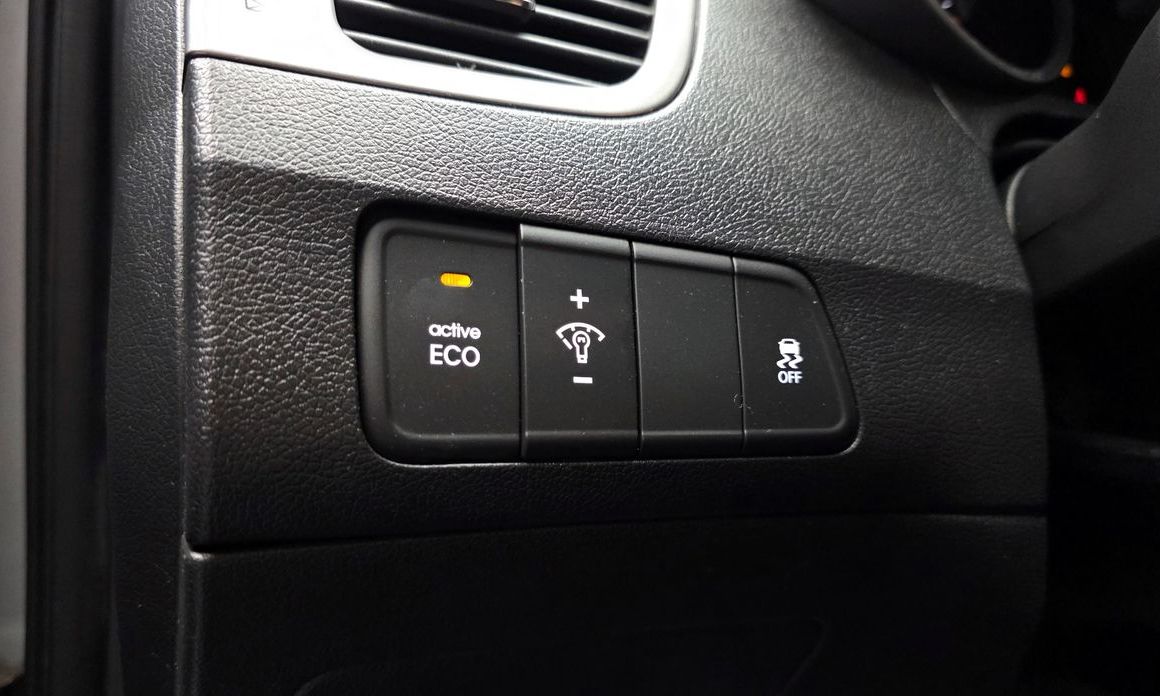 Hyundai AVANTE 2012