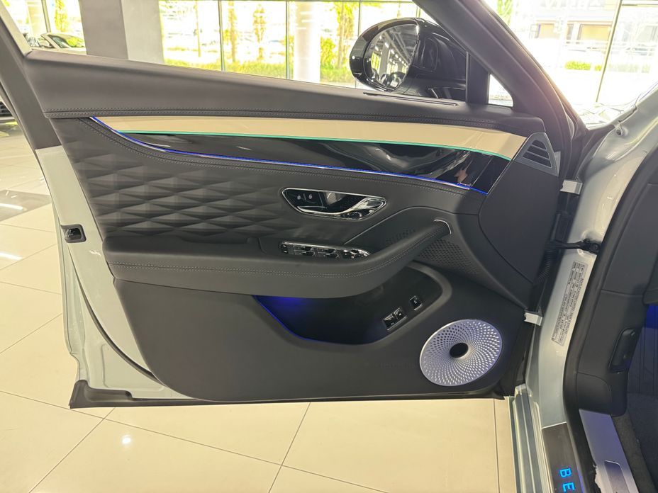 Bentley Flying Spur 2023