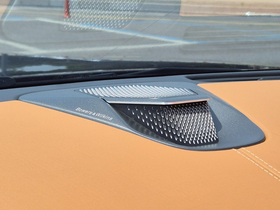 Astonmartin DB12 2025