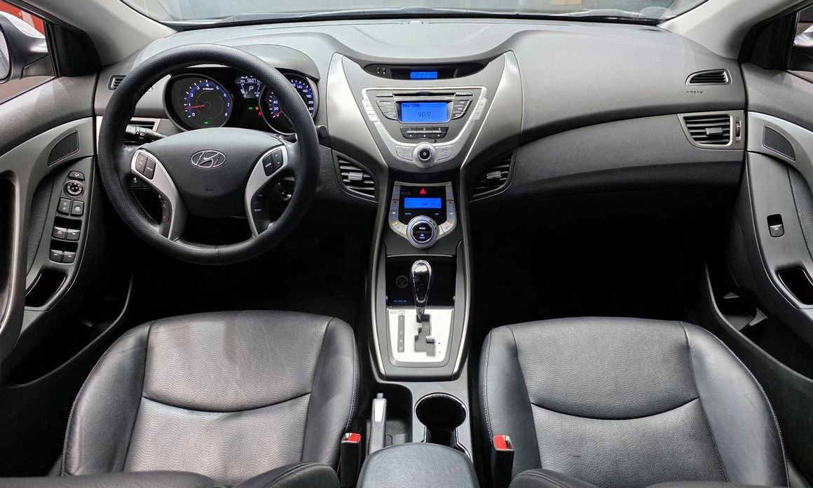 Hyundai AVANTE 2012