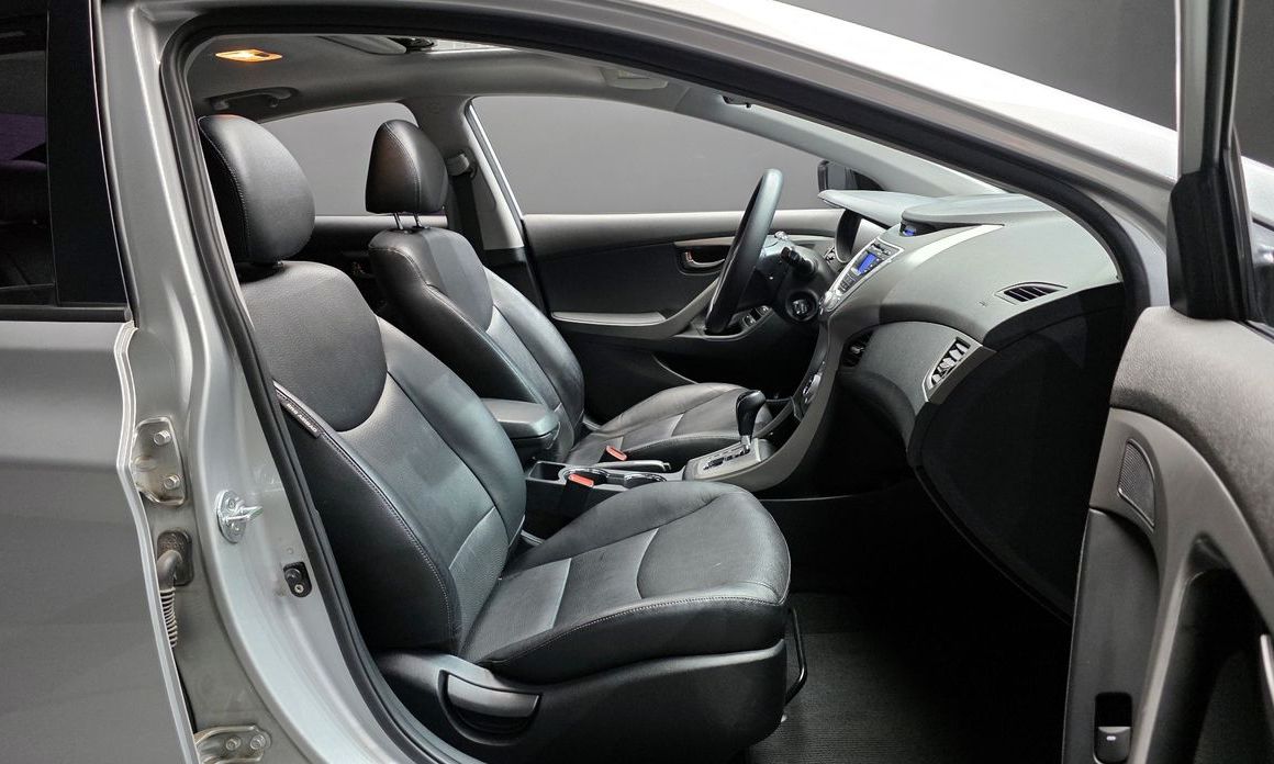 Hyundai AVANTE 2012
