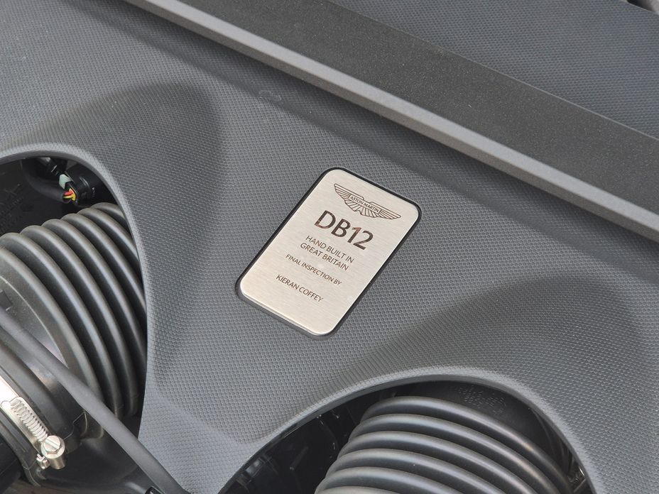 Astonmartin DB12 2025