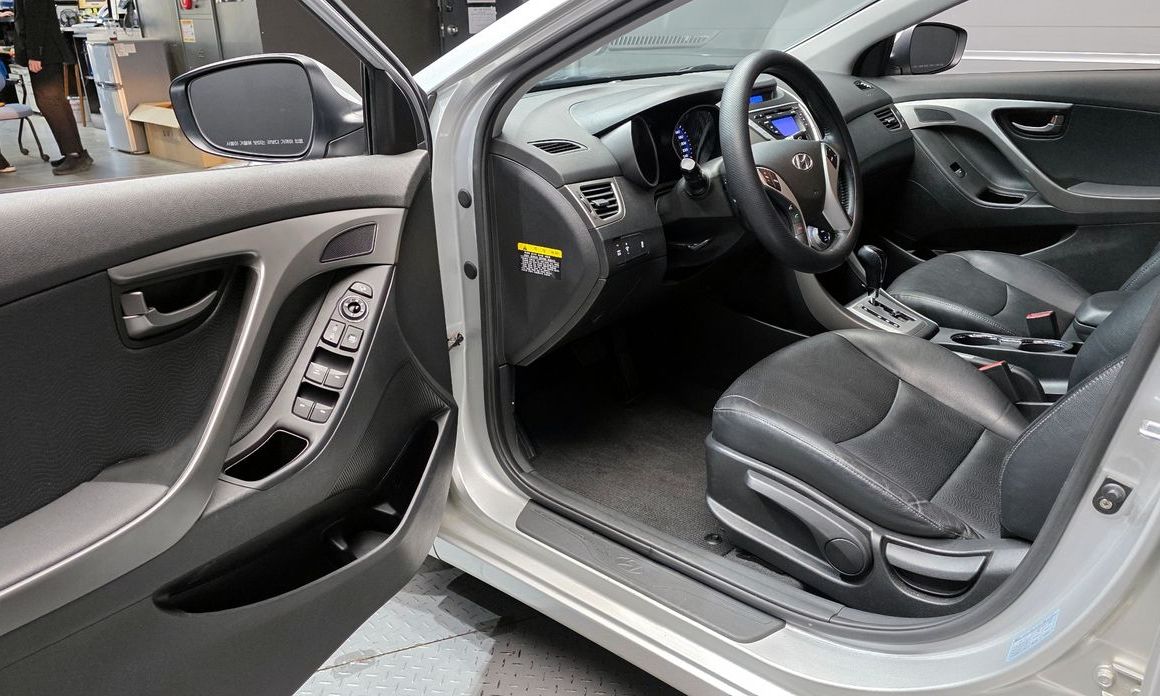Hyundai AVANTE 2012