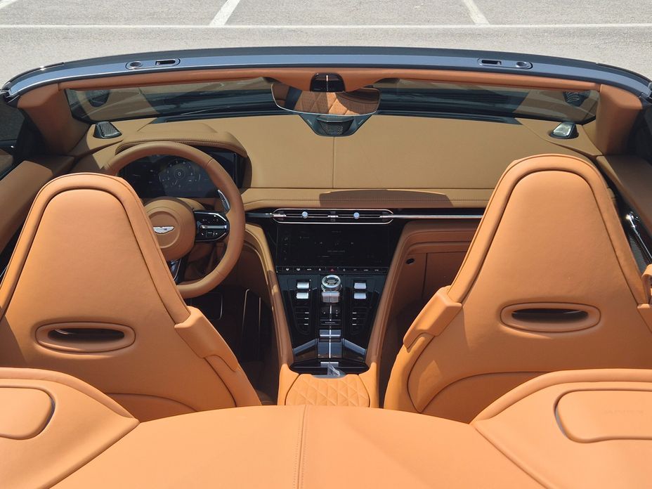 Astonmartin DB12 2025