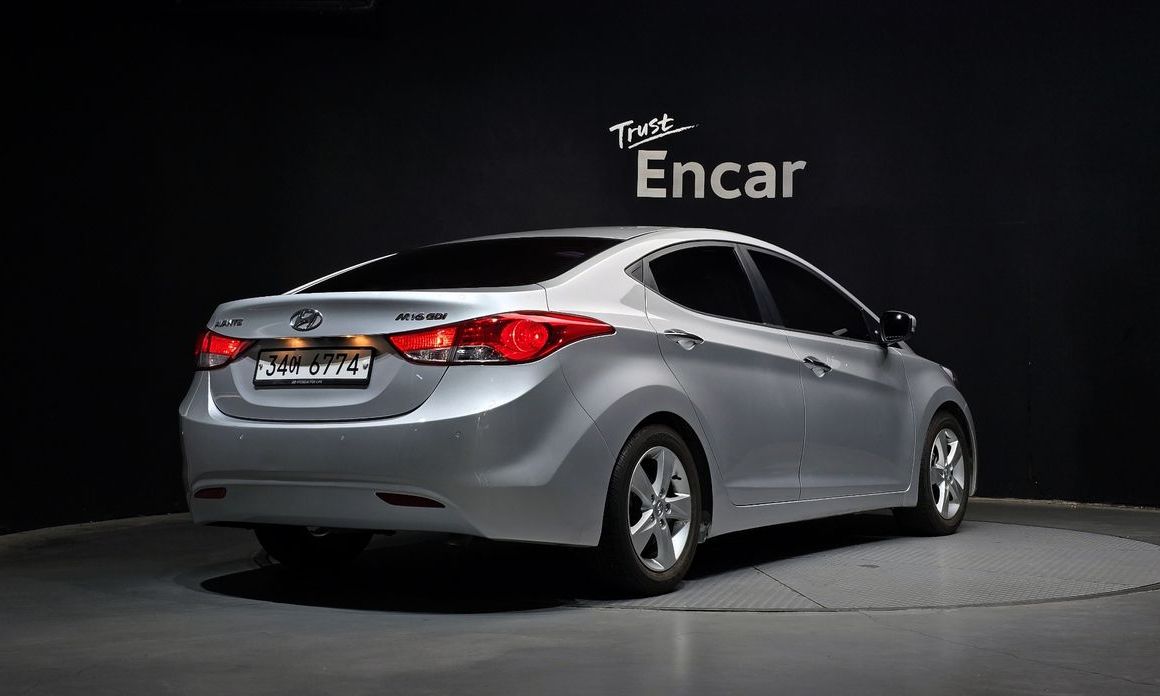 Hyundai AVANTE 2012