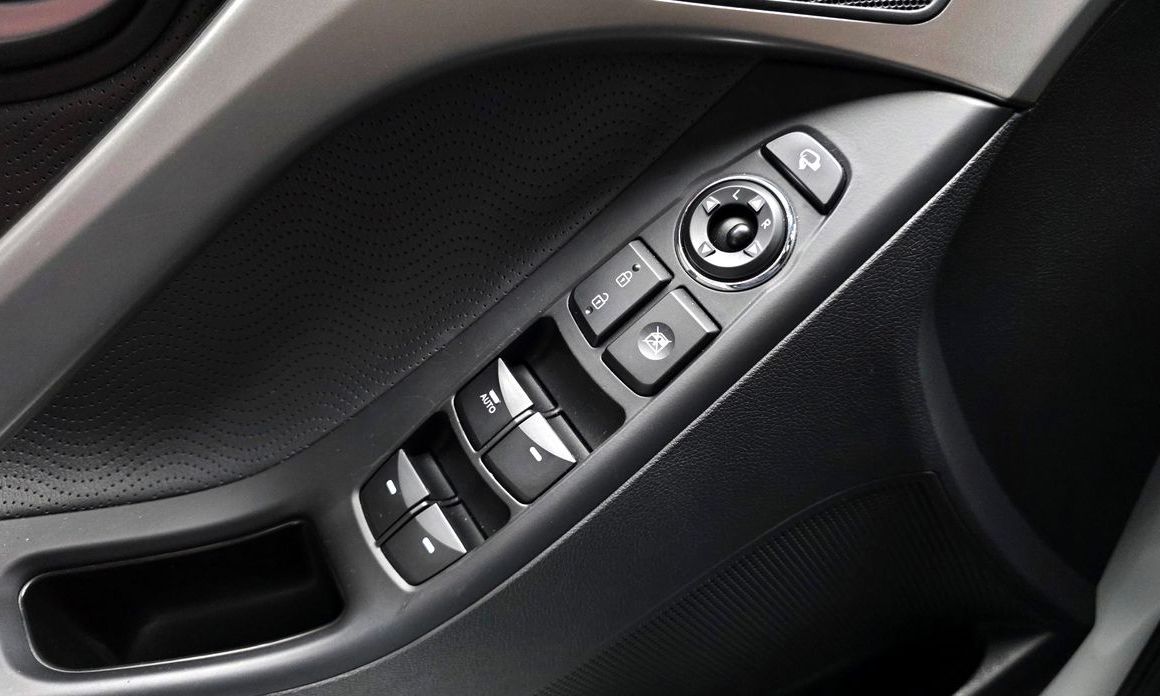Hyundai AVANTE 2012