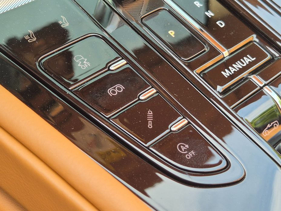 Astonmartin DB12 2025