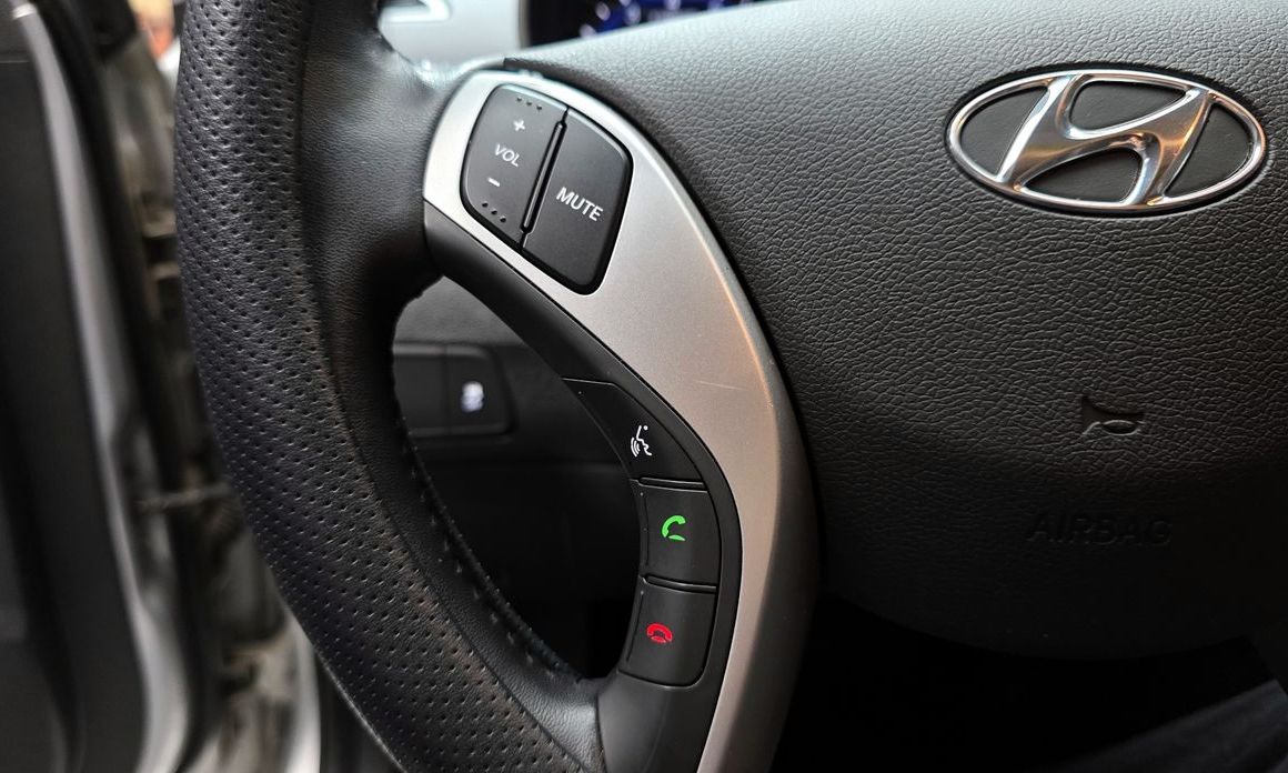 Hyundai AVANTE 2012