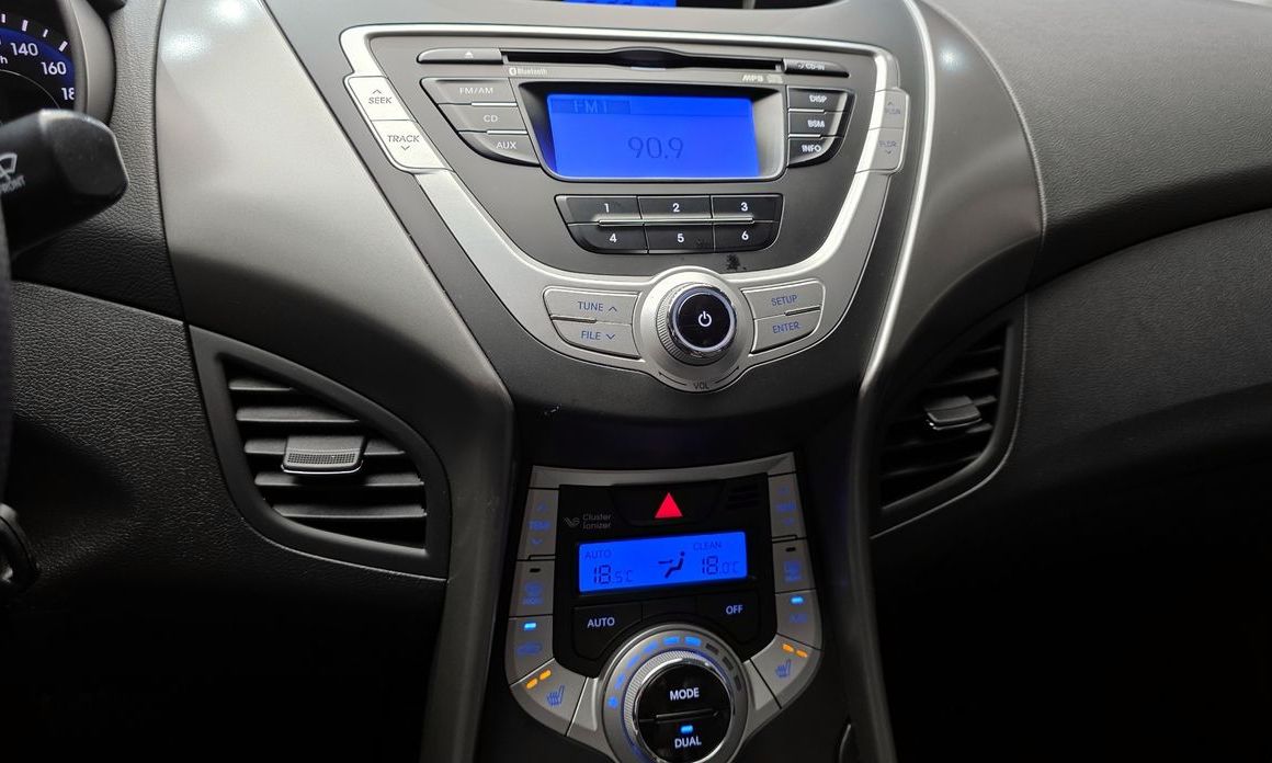 Hyundai AVANTE 2012
