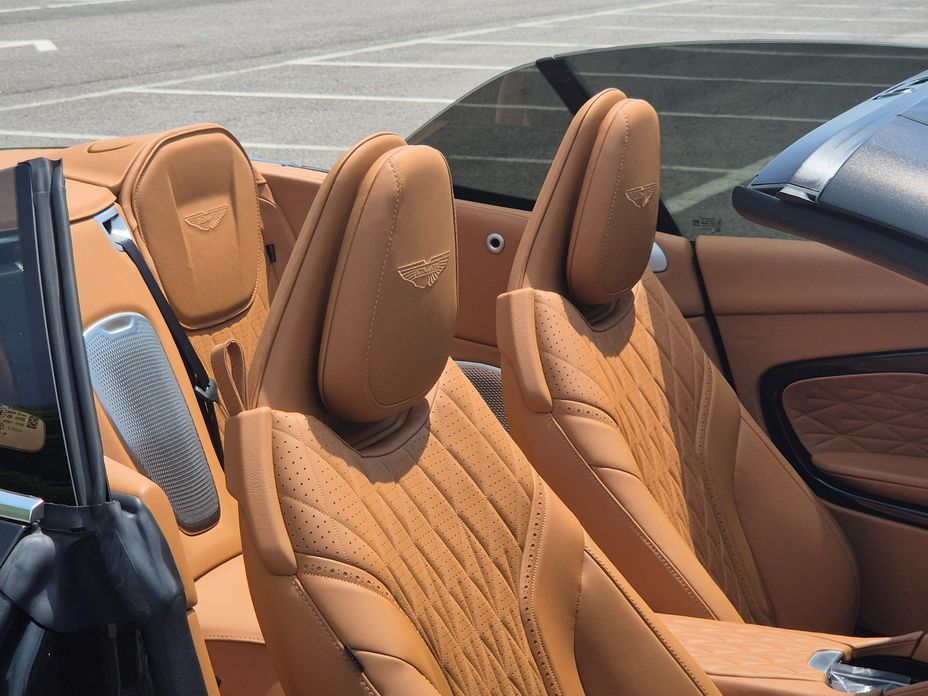 Astonmartin DB12 2025