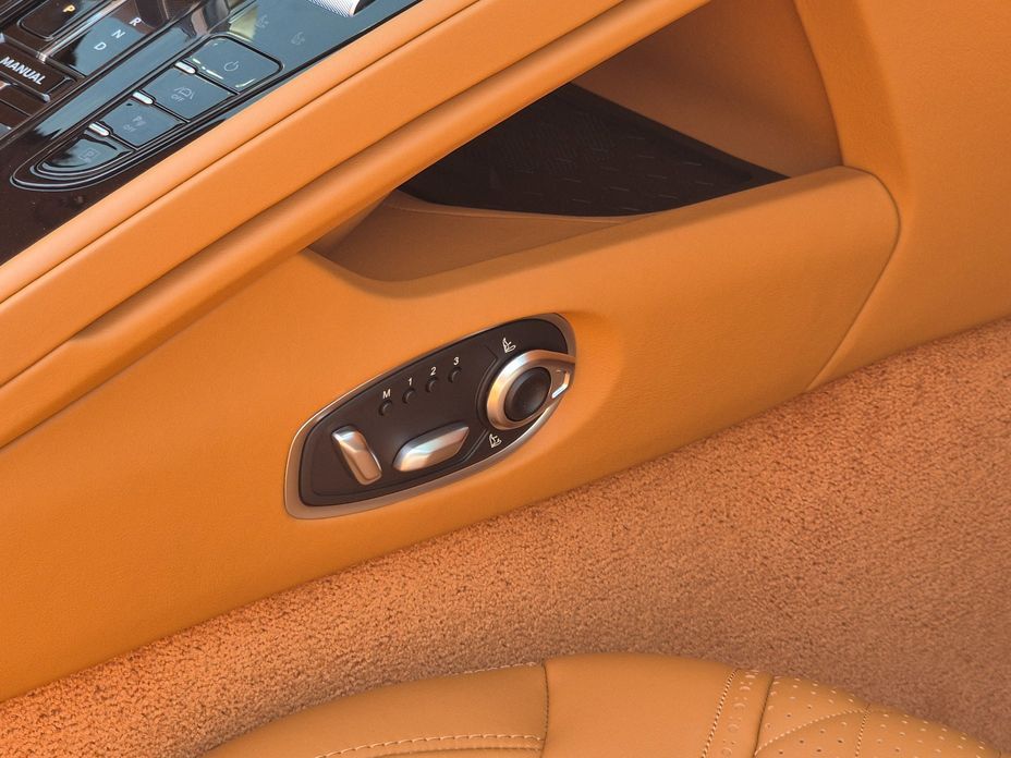 Astonmartin DB12 2025