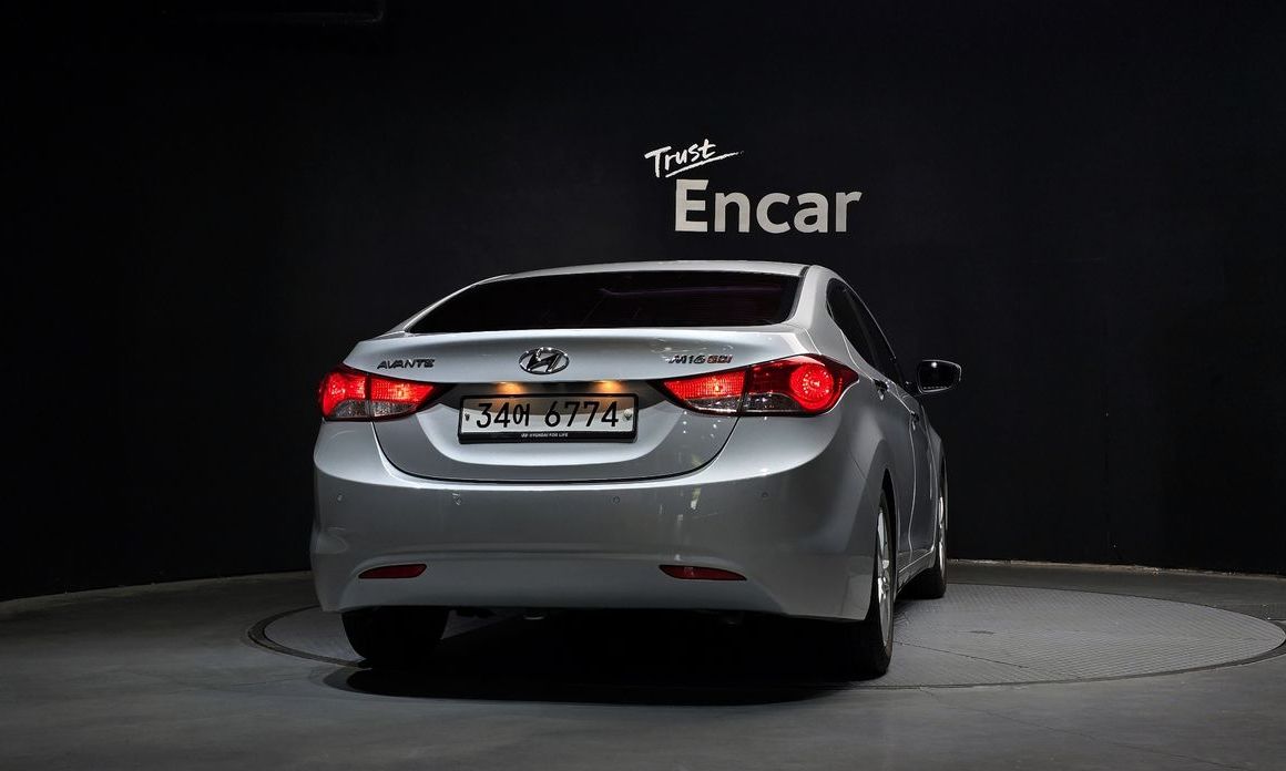 Hyundai AVANTE 2012