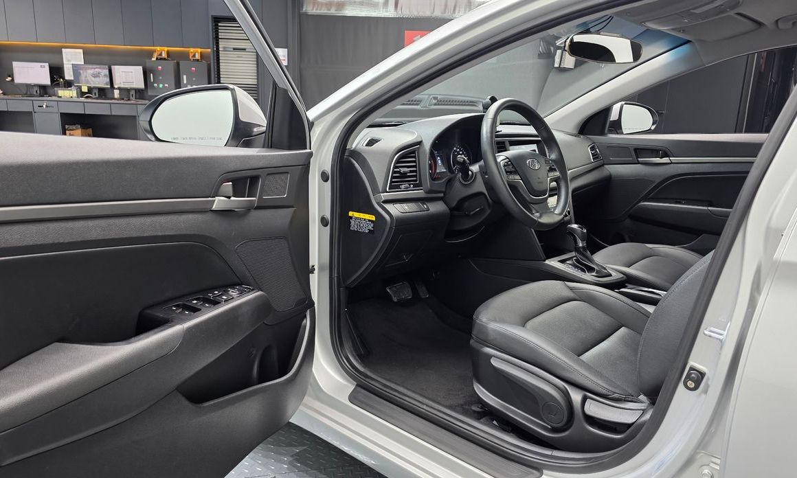 Hyundai AVANTE 2016