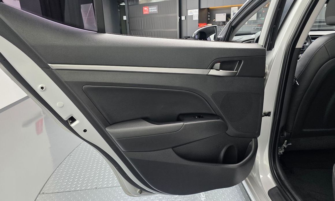 Hyundai AVANTE 2016