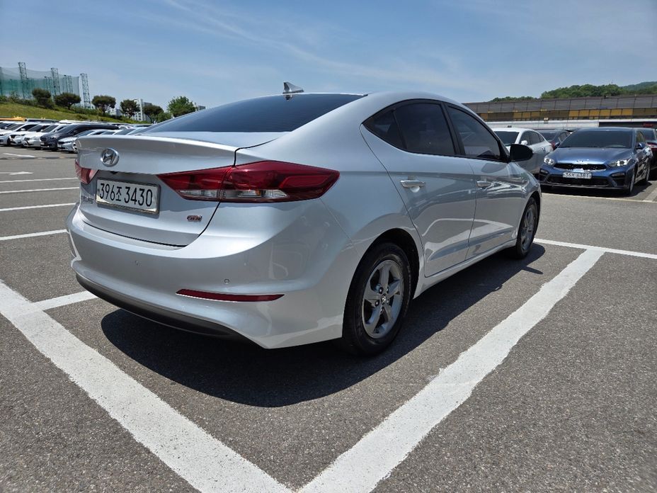 Hyundai AVANTE 2017