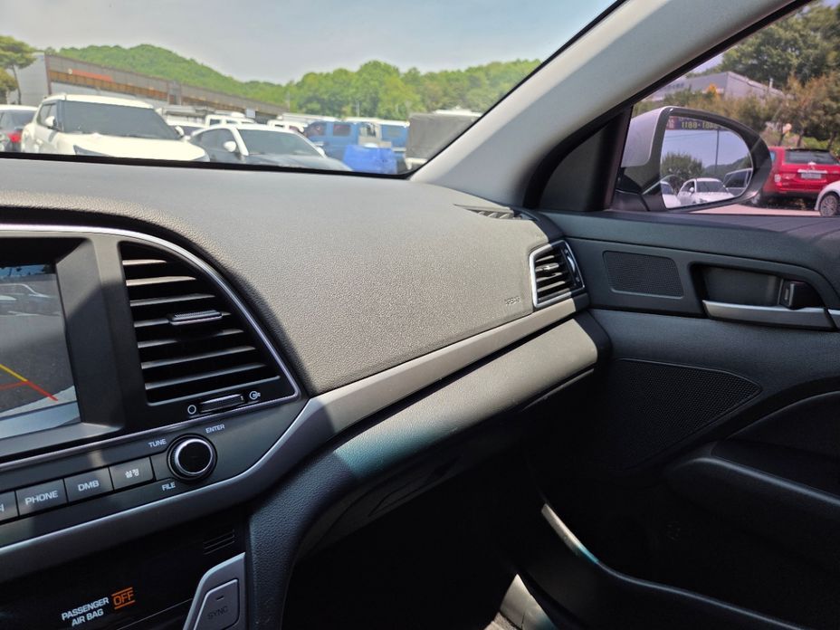 Hyundai AVANTE 2017