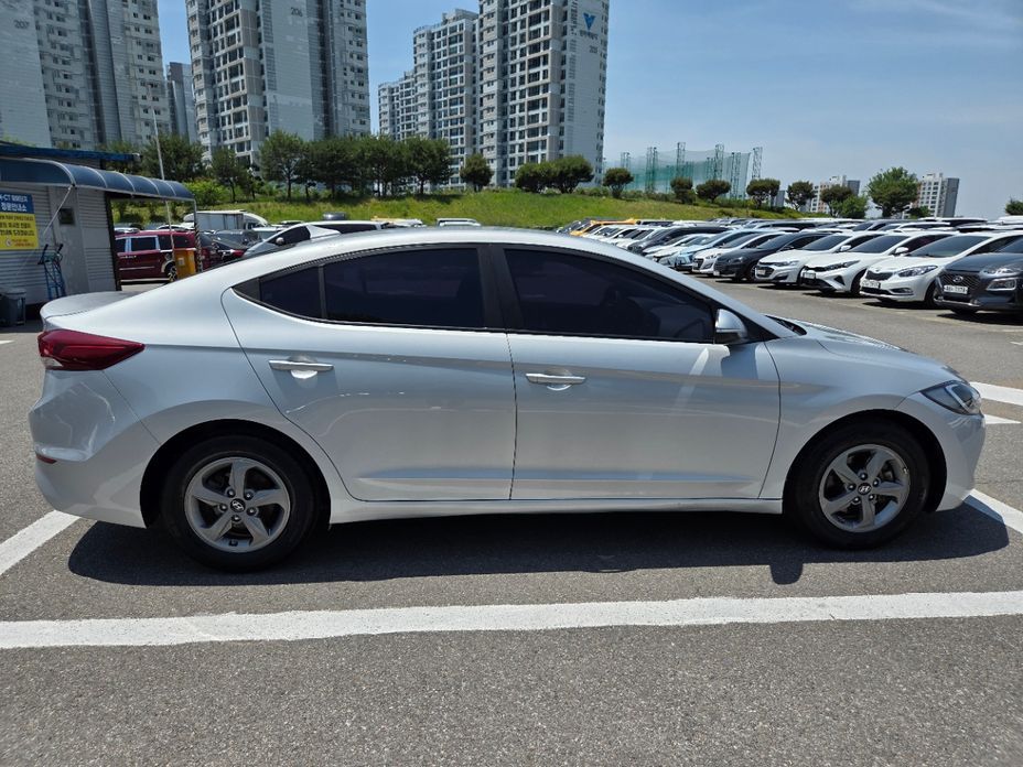 Hyundai AVANTE 2017
