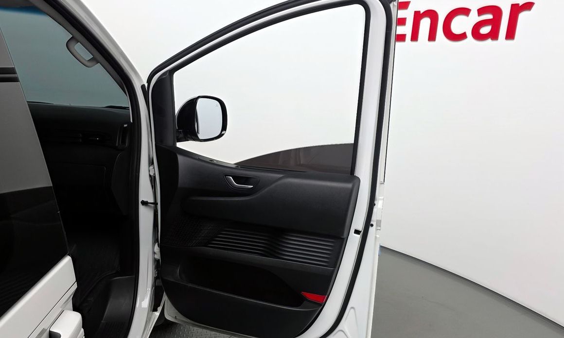 Hyundai Staria 2025