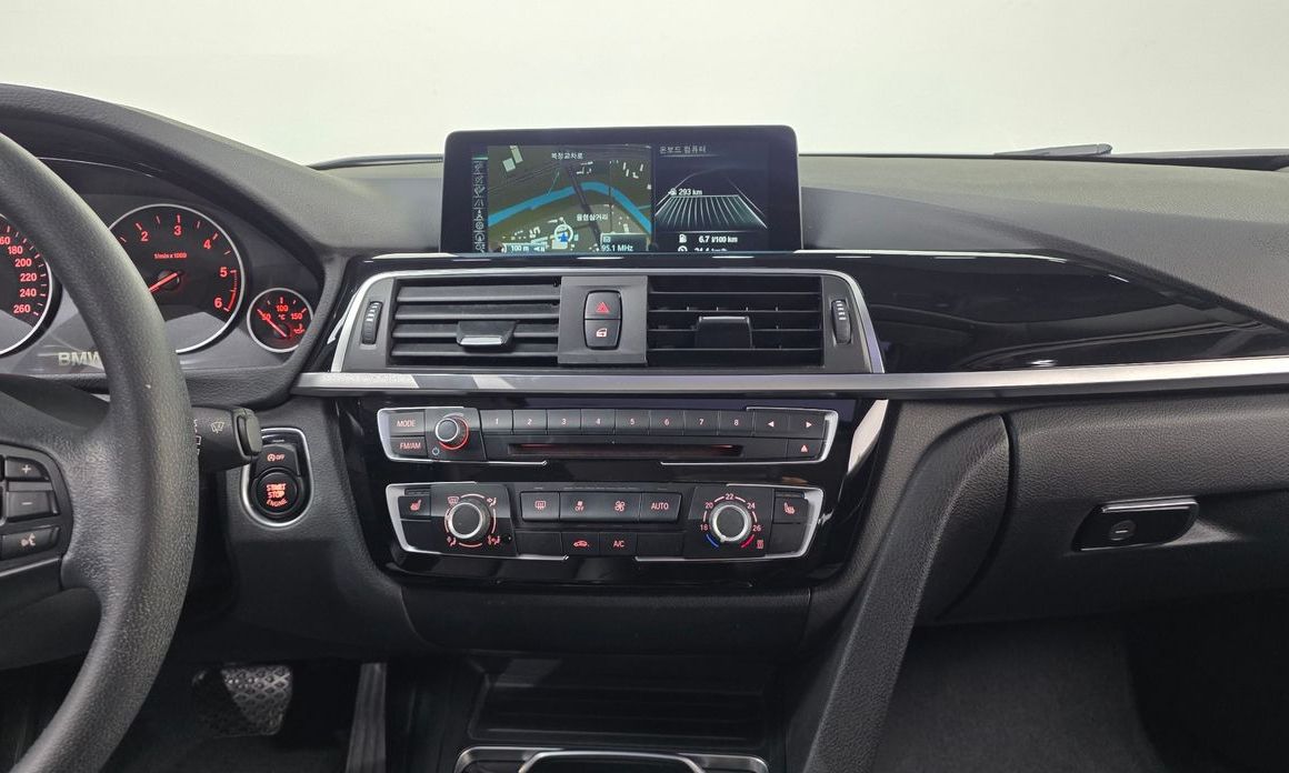 BMW 3-Series 2016