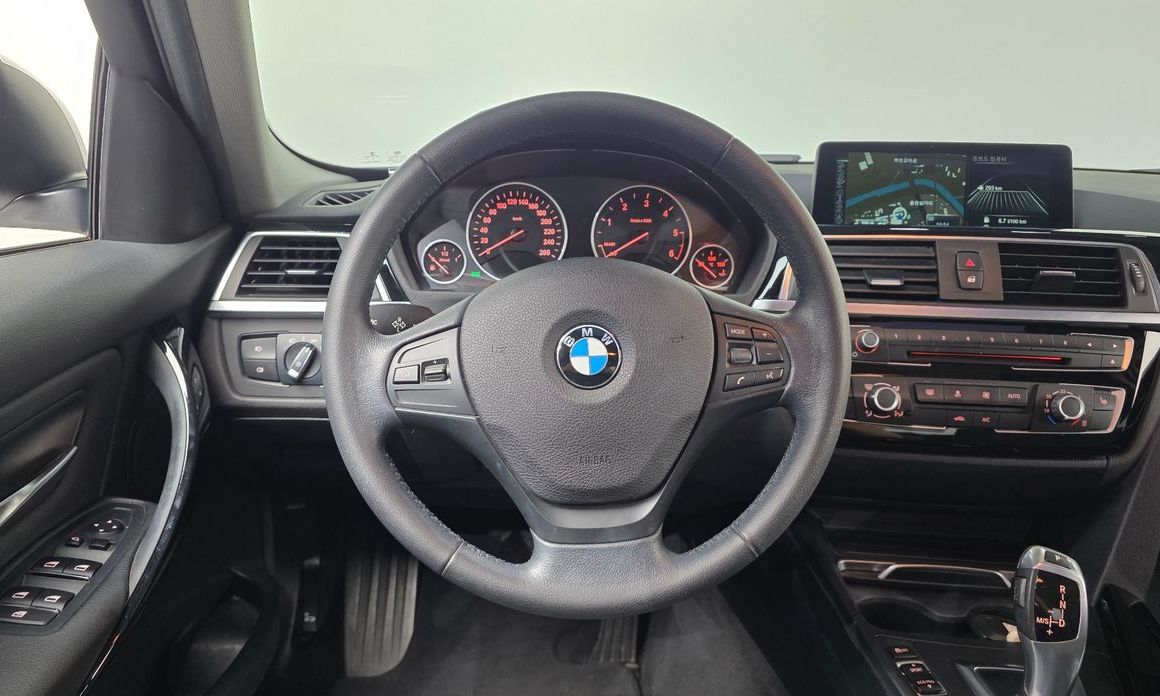 BMW 3-Series 2016