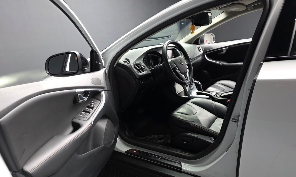 Volvo V40 2019