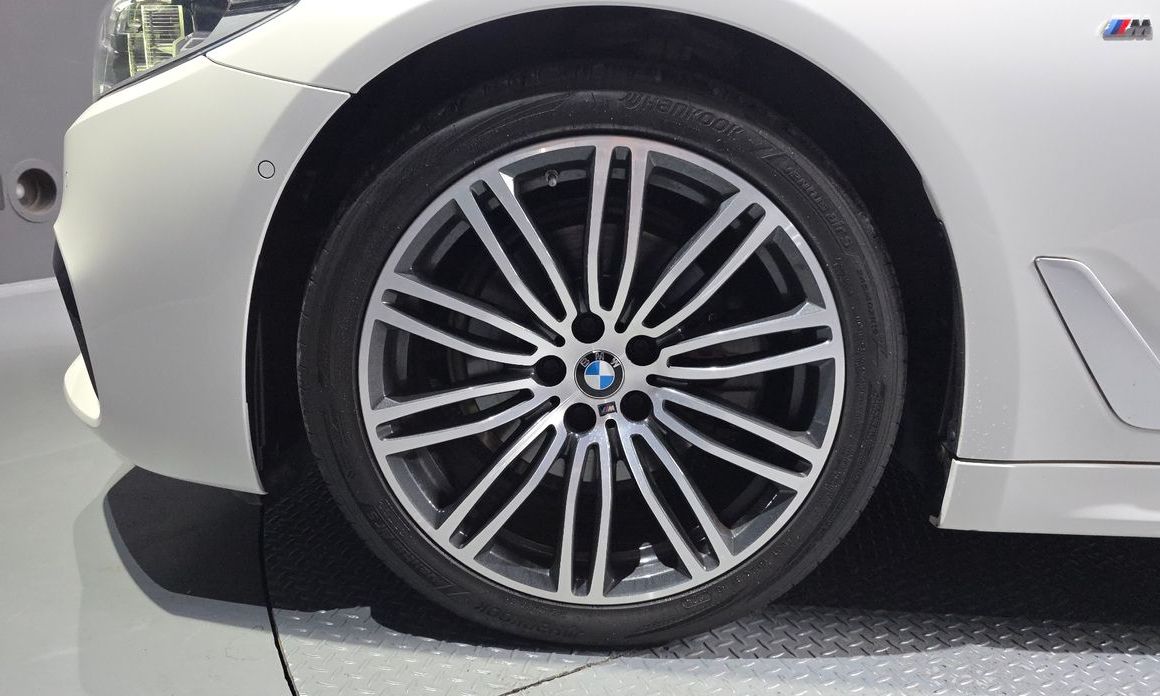 BMW 5-Series 2020