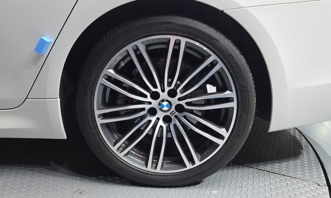 BMW 5-Series 2020