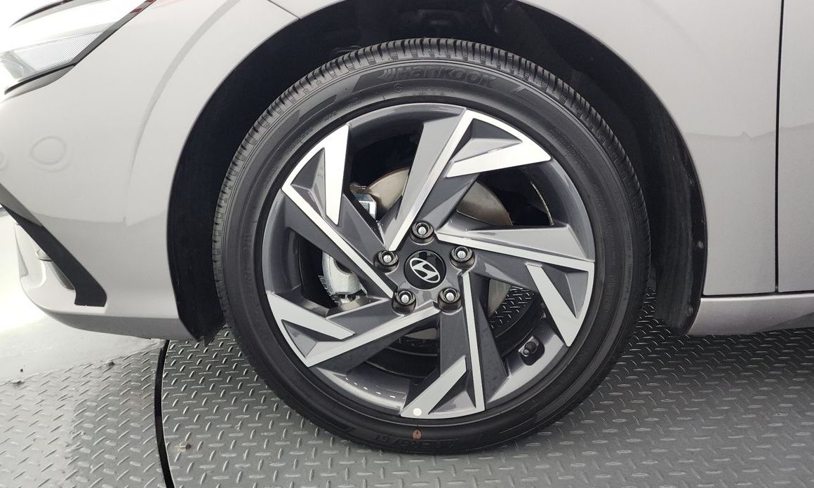 Hyundai AVANTE 2025