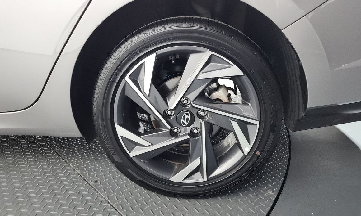 Hyundai AVANTE 2025