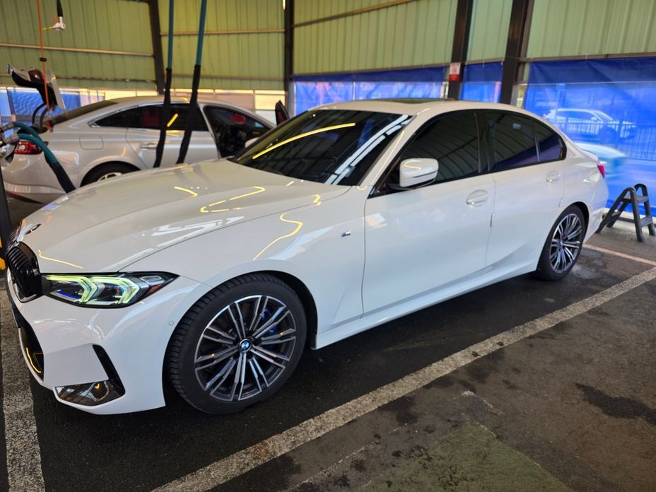 BMW 3-Series 2023