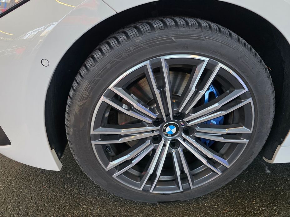 BMW 3-Series 2023