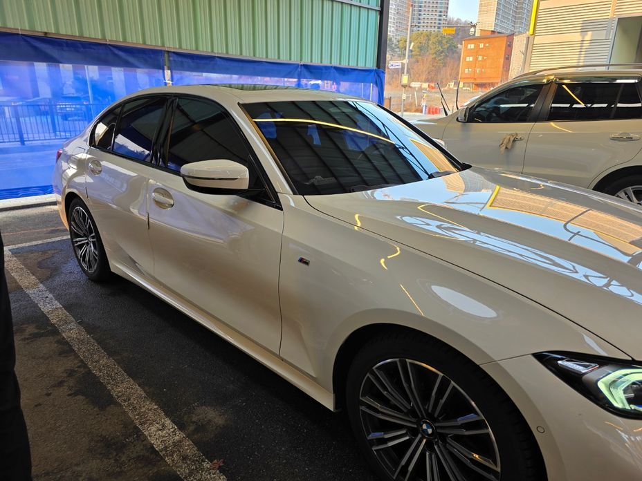 BMW 3-Series 2023