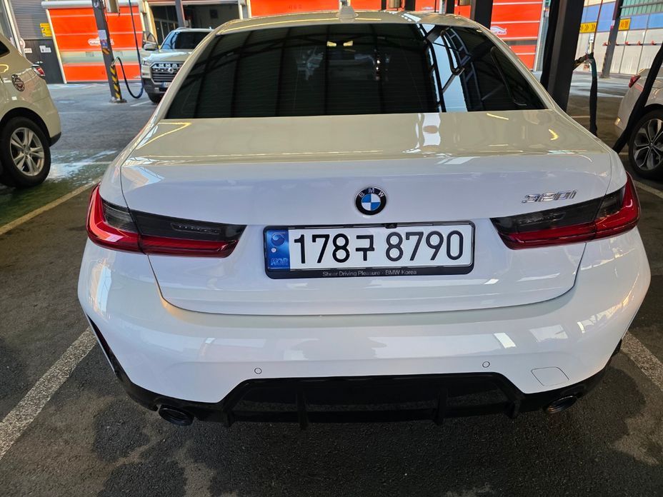 BMW 3-Series 2023