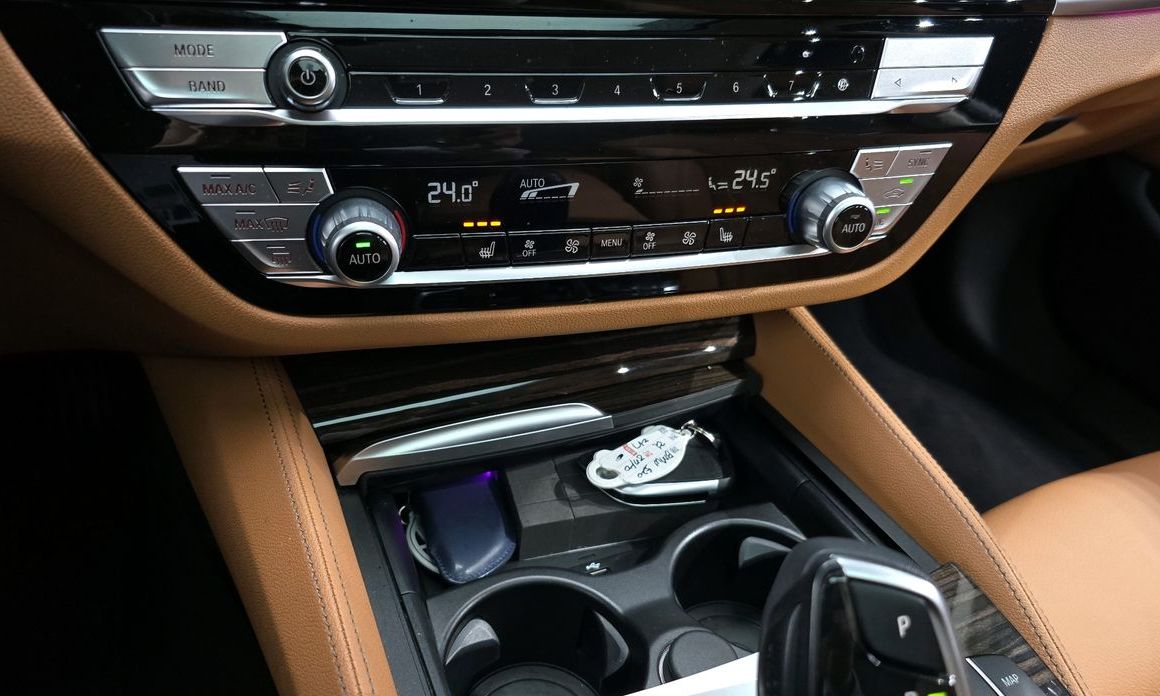 BMW 5-Series 2023
