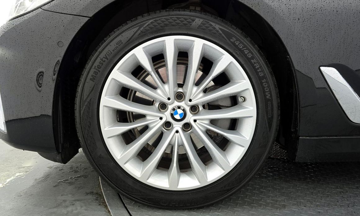 BMW 5-Series 2023