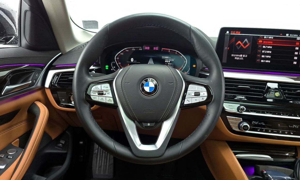 BMW 5-Series 2023
