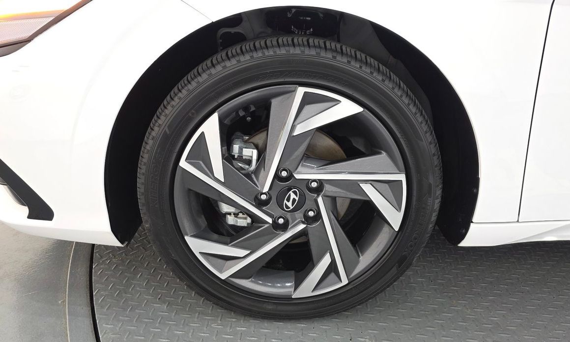 Hyundai AVANTE 2024