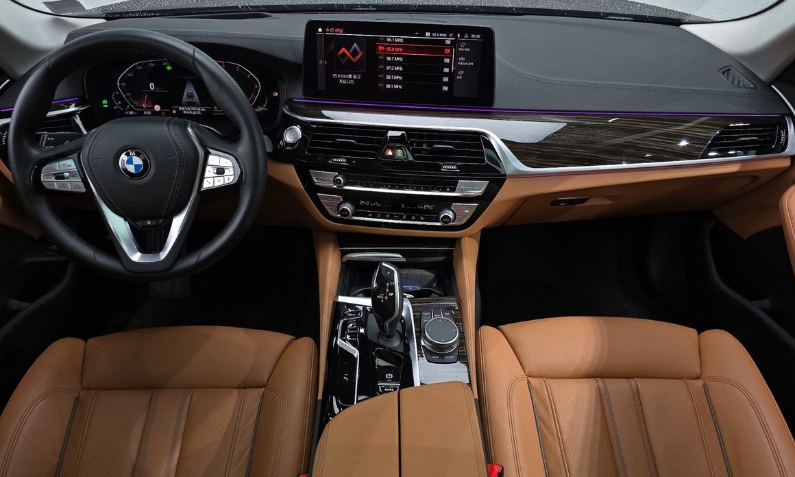 BMW 5-Series 2023