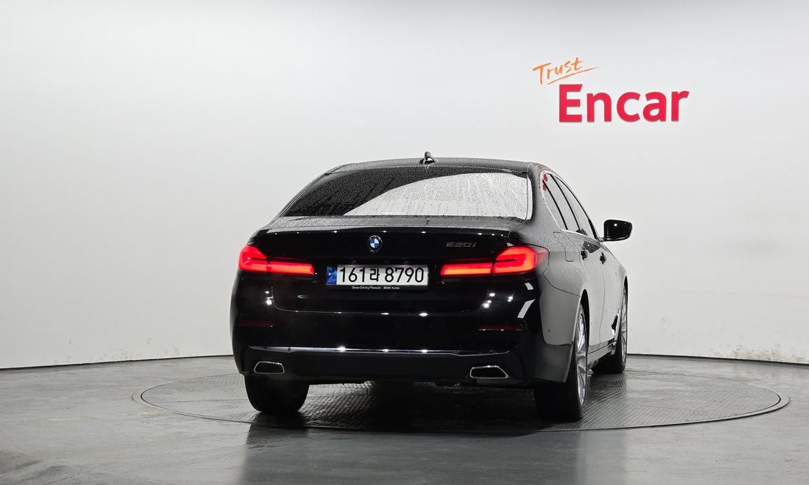 BMW 5-Series 2023